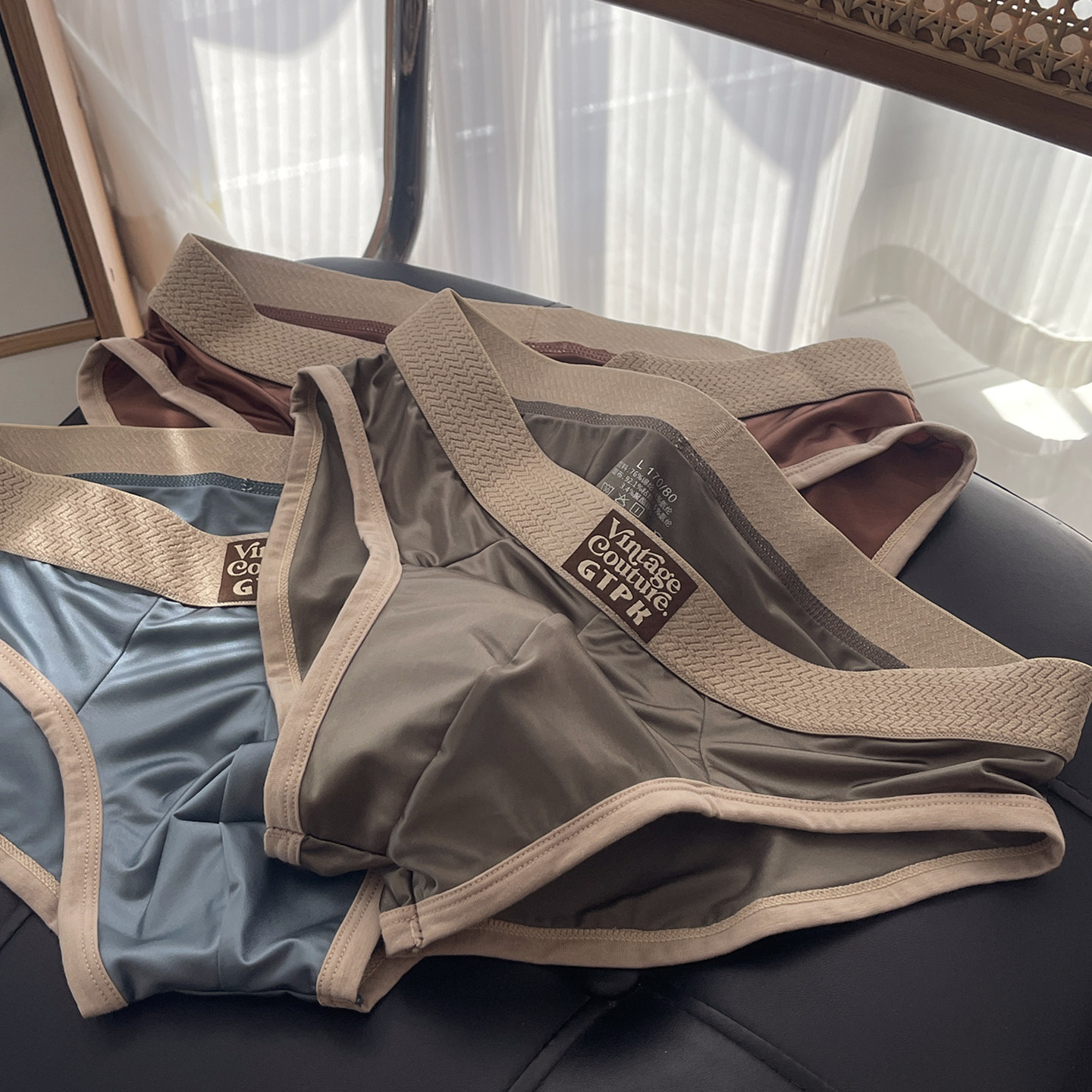 3条装大牌blingbling缎面高级性感男士三角内裤冰丝青年低腰底裤,女士内衣/男士内衣/家居服,男三角内裤,淘宝优惠券,粉丝福利购,淘宝优惠卷