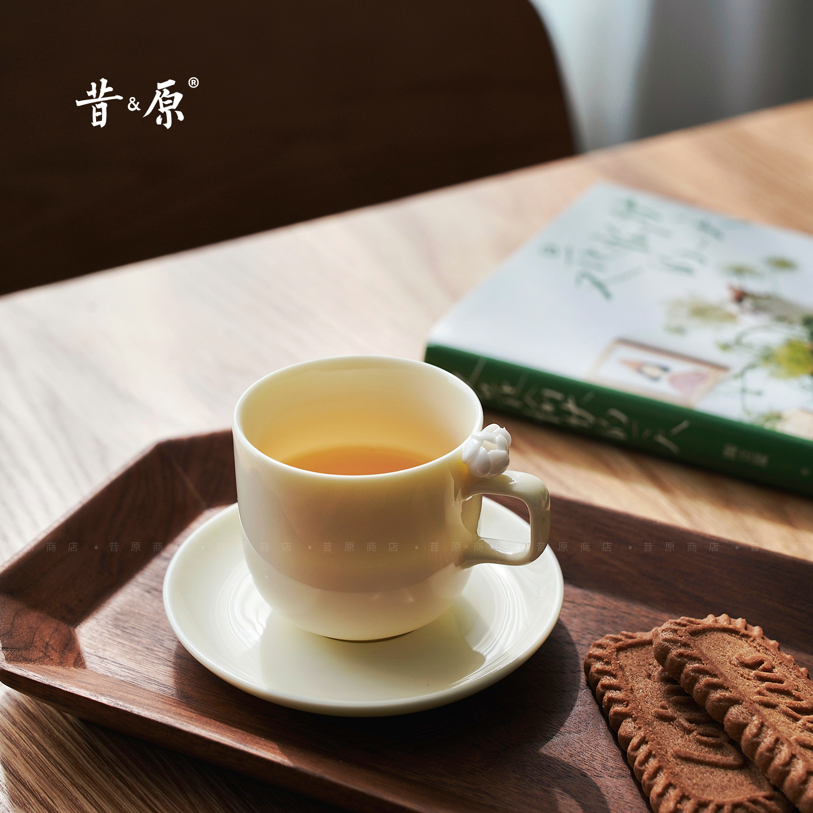 光滑细腻丨玉瓷质感捏花杯碟