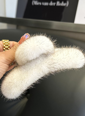 水貂毛发抓韩国可爱毛绒发夹气质网红毛毛抓夹后脑勺夹子鲨鱼夹女