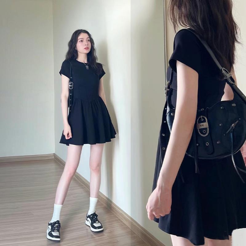 收腰小黑裙黑色连衣裙女法式鱼骨裙子套装2025新款小个子辣妹短裙