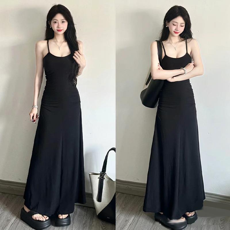 黑色吊带连衣裙女2025新款夏季法式赫本风轻奢高级感收腰气质裙子