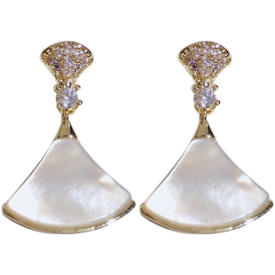 玫瑰的故事刘亦菲同款耳环女高级感扇形贝壳耳夹法式气质扇形耳钉