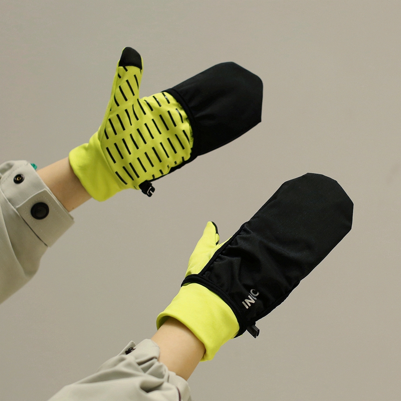 防风触屏骑行手套男登山徒步防滑轻薄实用收纳翻盖户外运动防水女