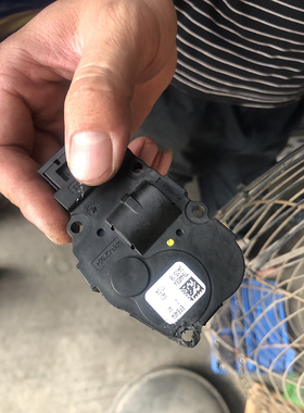 适用于18年款奔驰GLC X253空调冷暖伺服电机风向内外循环转换马达