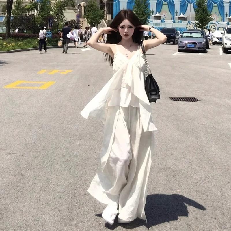 今年流行的漂亮套装夏季海边度假辣妹吊带上衣休闲阔腿裤子两件套