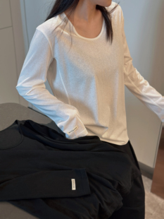 雲華女装 新款 2025秋季 女 百搭简约纯色T恤 宽松休闲小设计长袖