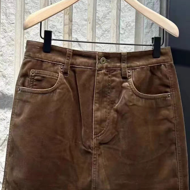 正品短裙2025秋新品复古棕绒中腰直筒半身裙内置衬裤MBE3SKT035