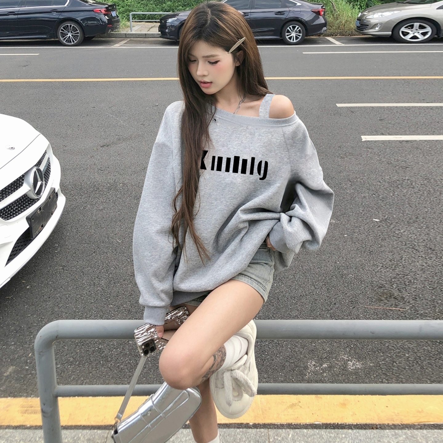 韩系ins风灰色斜肩大版卫衣女