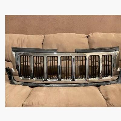 适用于2010-2013款吉普大切诺基JEEP GRAND CHEROKEE中网55079377