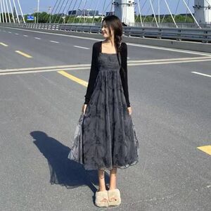 套装2024新款披肩两件套春季女针织刺绣温柔吊带连衣裙网纱气质+