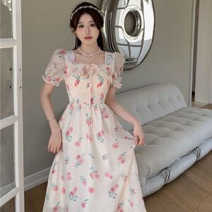 裙子显瘦夏季高级感法式高腰温柔连衣裙碎花甜美2024方领收腰