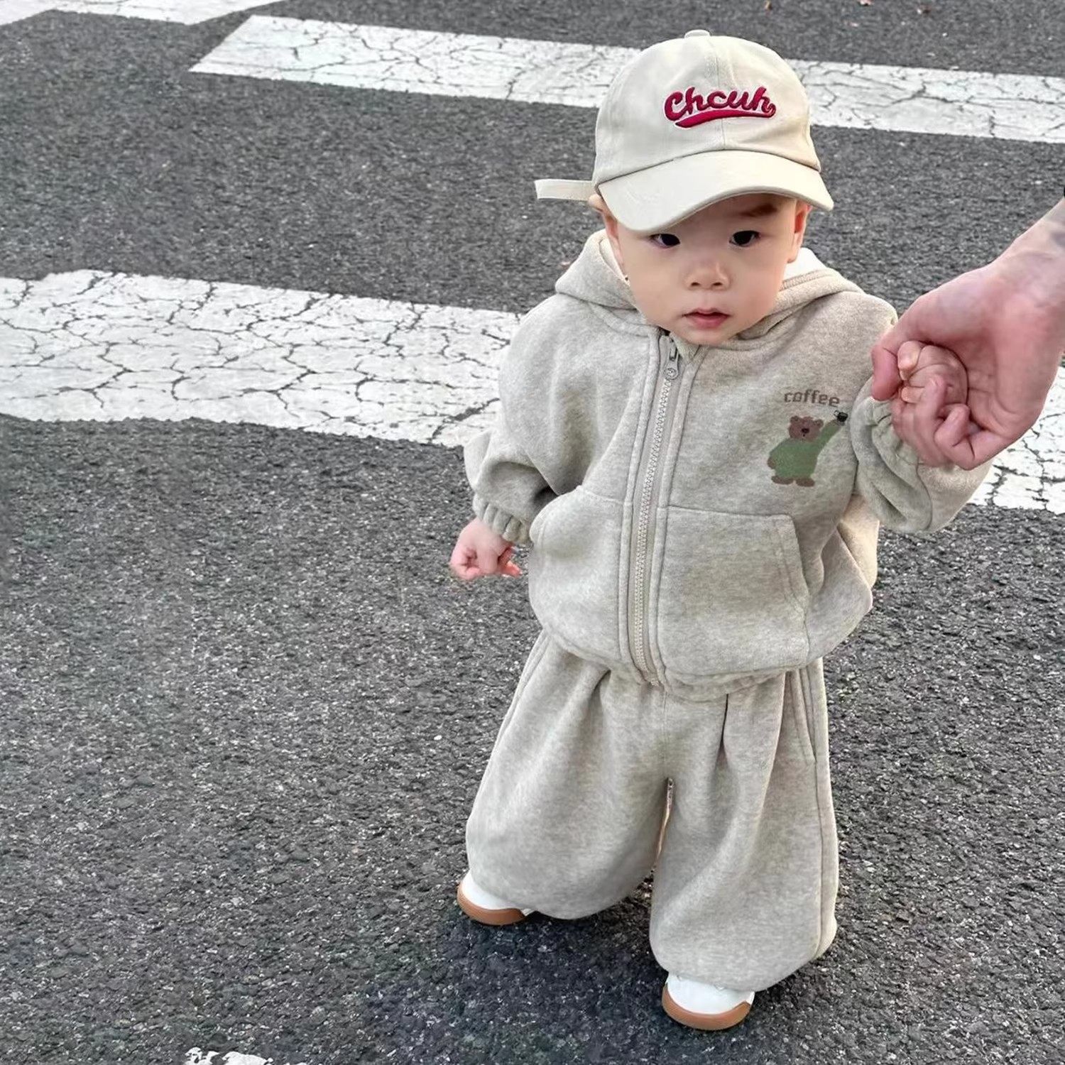 儿童冬季加绒加厚套装男童花灰色可爱小熊连帽卫衣宝宝运动束脚裤