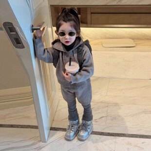 韩版女童2025秋冬新款灰色针织套装小女孩加厚连帽毛衣短裤两件套