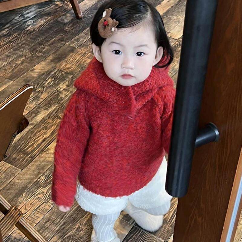 韩国童装2025秋冬新年红色羊羔毛连帽毛衣女童白色毛绒短裤两件套