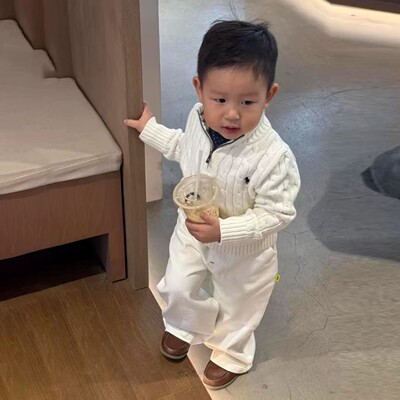 韩版男童冬季奶白色刺绣拉链毛衣