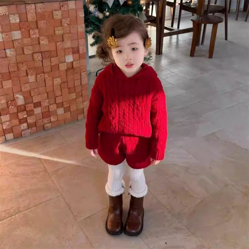 女童冬季喜庆新年战袍红色针织套装小女孩加厚连帽毛衣短裤两件套