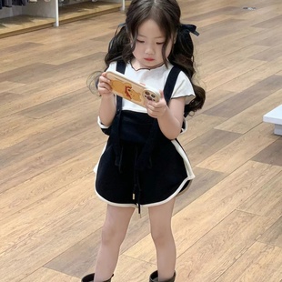 女童夏季休闲运动套装2025新款黑色背带短裤女宝宝白色木耳边短袖