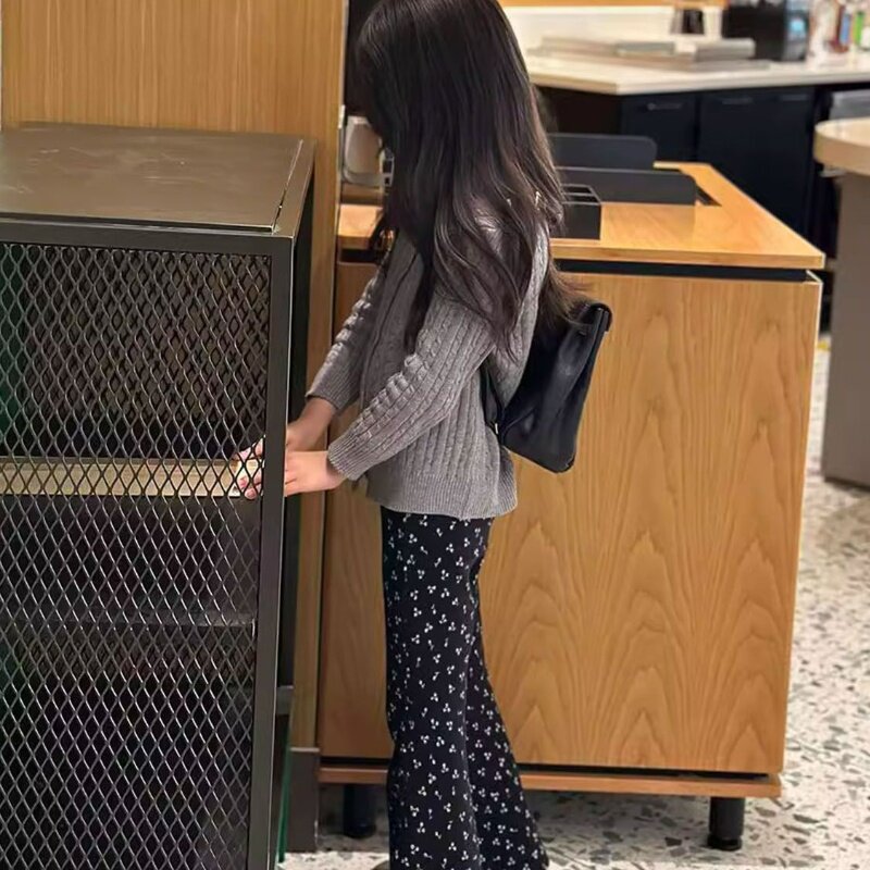 韩国童装2026春季新款灰色薄款针织开衫女童小众碎花高腰喇叭裤潮