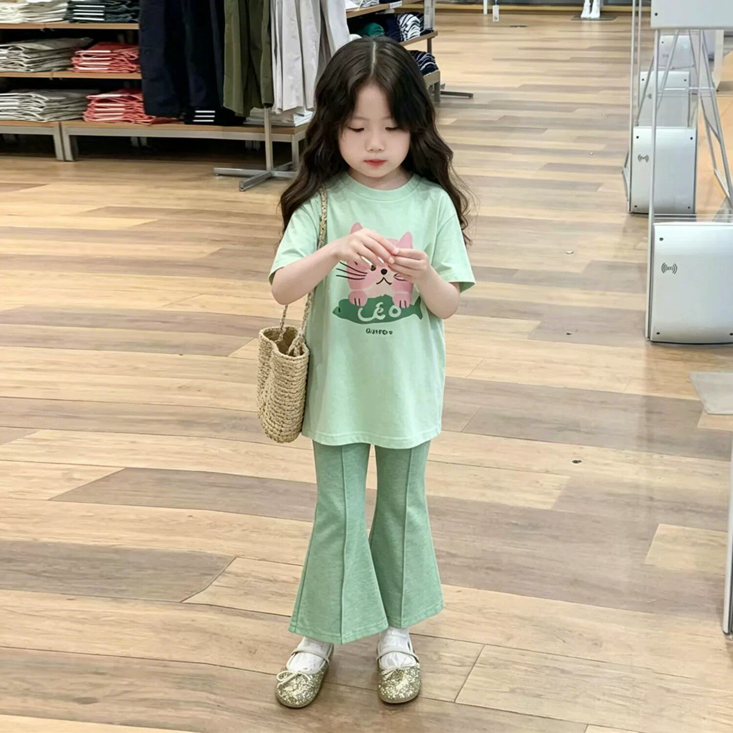 韩版女童2026夏季新款浅绿色可爱卡通纯棉短袖T恤女孩绿色喇叭裤