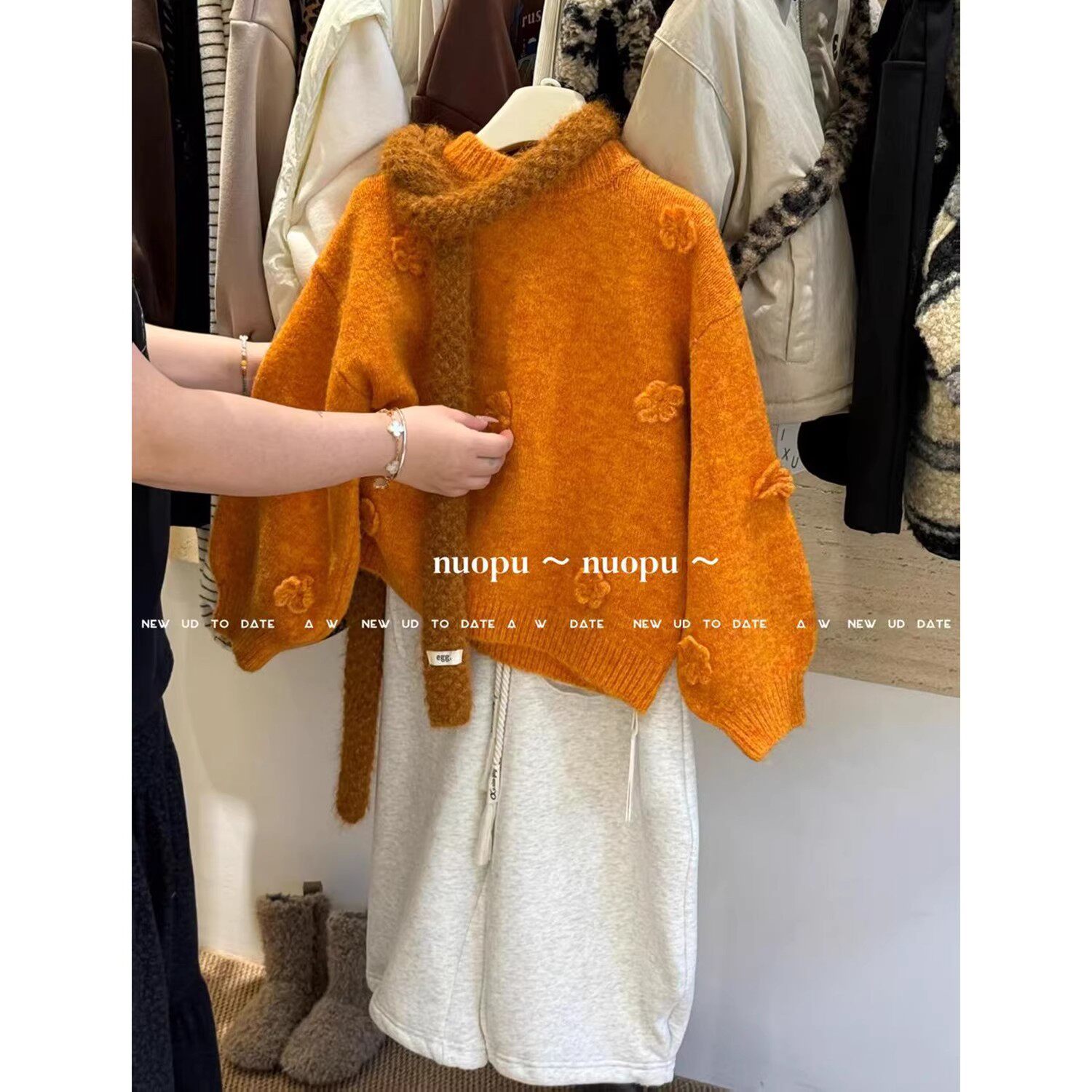 韩版女童2025冬季新款小香风橘黄色钩花加厚毛衣小女孩浅灰色卫裤