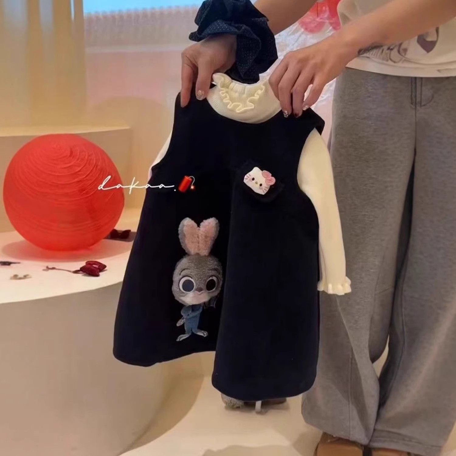 女童冬季黑色朱迪警官加绒背心裙