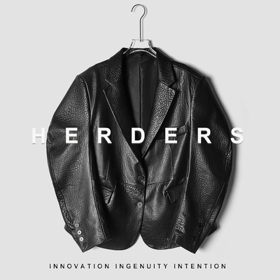 HERDERS 短款西装领弯刀袖黑色大象纹皮衣 40211