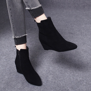 真皮女靴马丁靴 绒面尖头高跟鞋 坡跟软羊皮小短靴女2025年新款 冬季