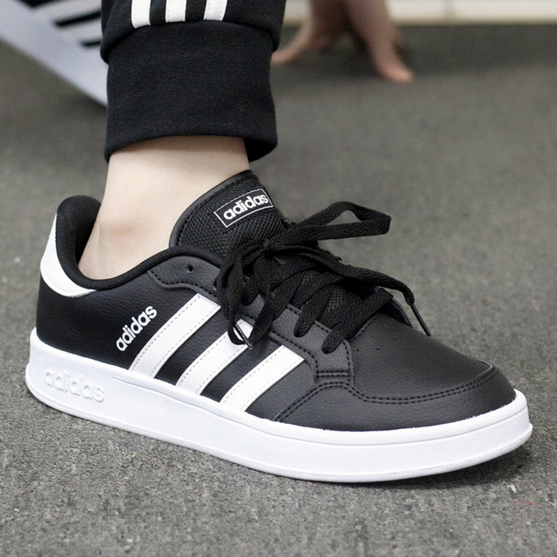 阿迪达斯低帮耐磨缓震板鞋