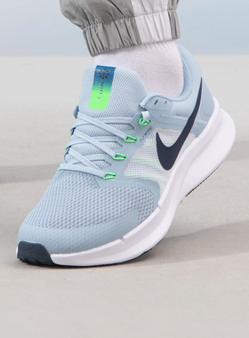 NIKE耐克蓝色跑步鞋男鞋夏季新款轻便运动鞋透气休闲鞋DR2695