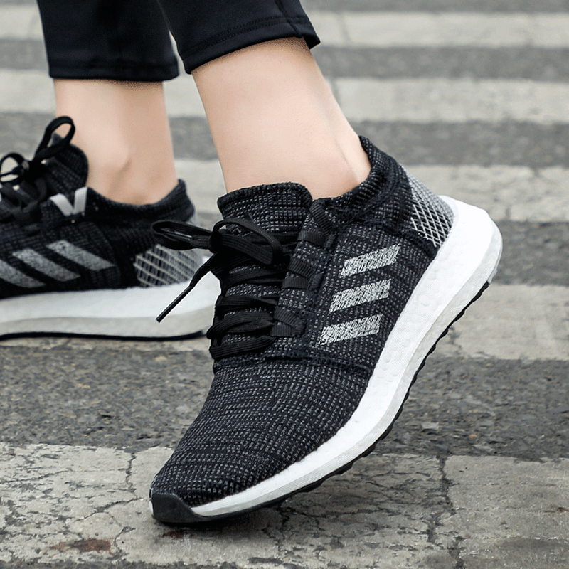 阿迪达斯跑步鞋女鞋Pureboost2020秋季新款潮流休闲运动鞋B75822-封面