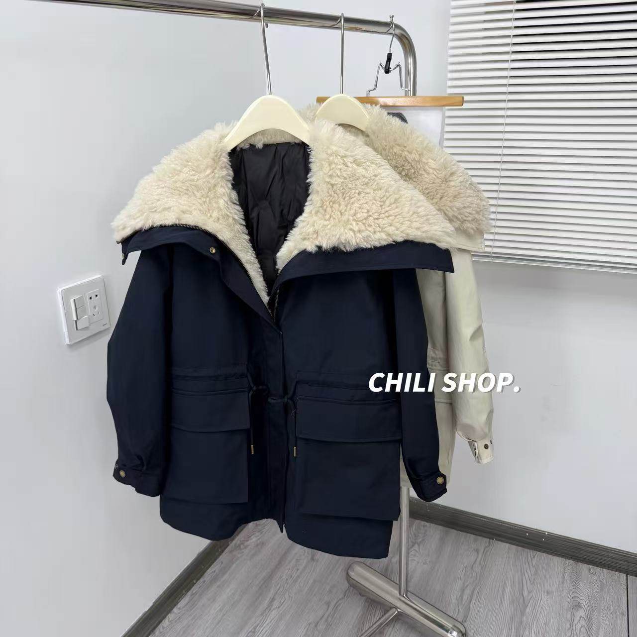 【英英Chili】大翻领羊羔毛门襟韩系宽松90白鸭绒羽绒服 11.07