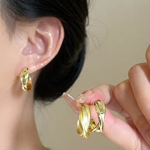 复古港风~C型交叉耳钉秋冬高级感金色耳饰女独特耳环圈圈耳坠饰品