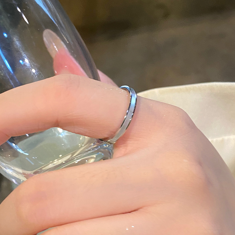 素圈戒指！白贝母戒指女轻奢高级感钛钢戒指女小众设计尾戒食指环