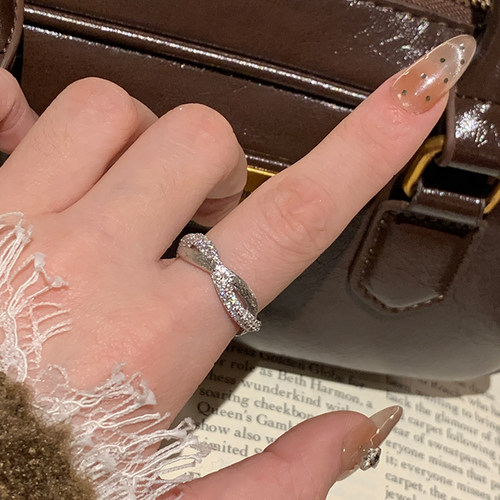 中古风爆闪拉丝环绕碎钻戒指女