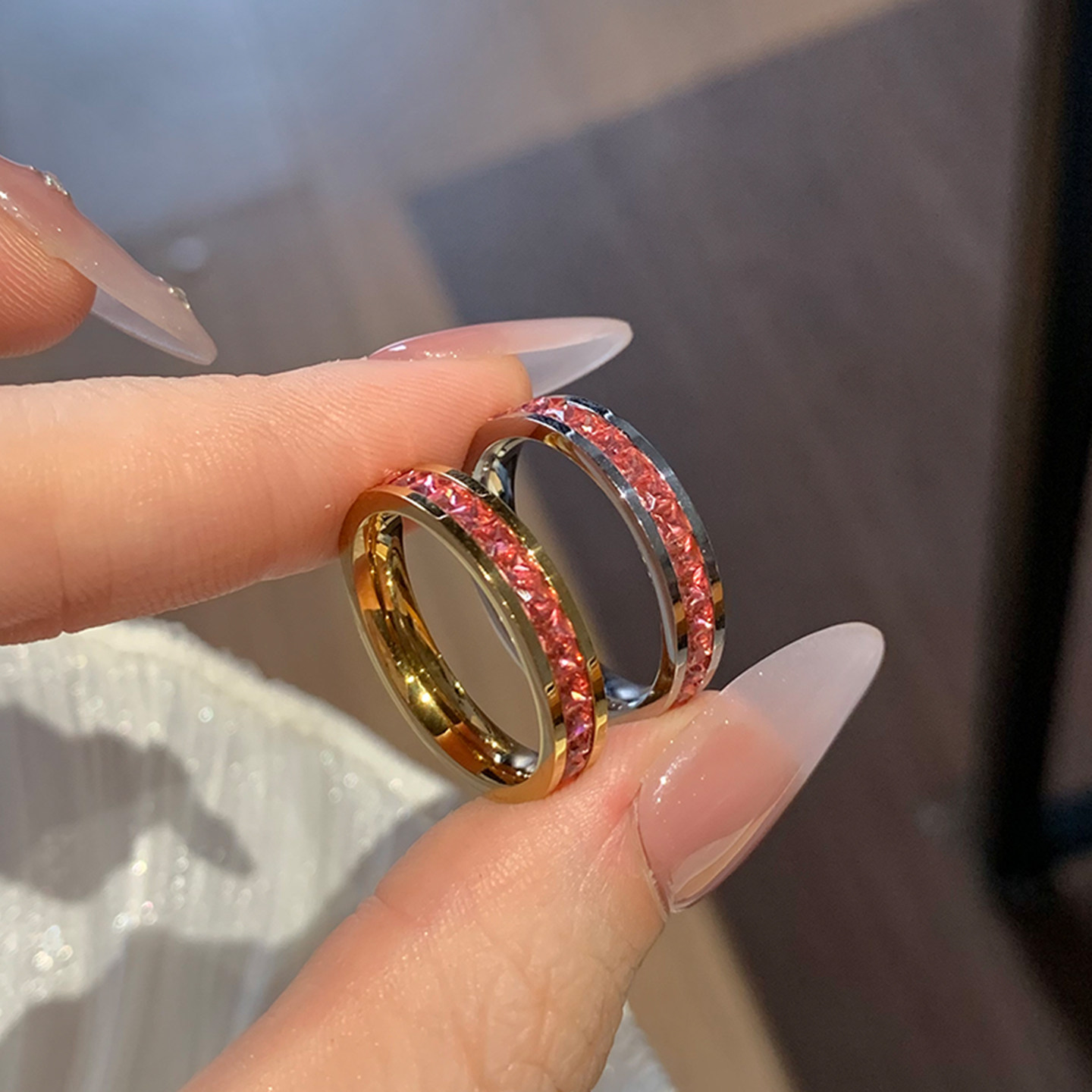 玫红满天星戒指女钛钢洗澡不用摘图片