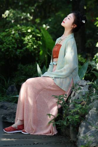 宋制飞机半袖旋裙真丝汉服墨名堂