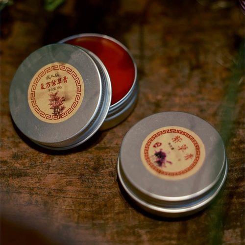 封面是花无添加舒缓止痒紫草膏