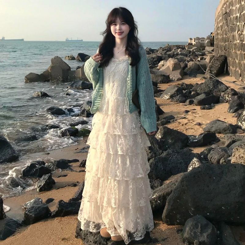 海边度假套装女薄荷绿镂空针织开衫+蕾丝吊带蛋糕长裙温柔两件套图片