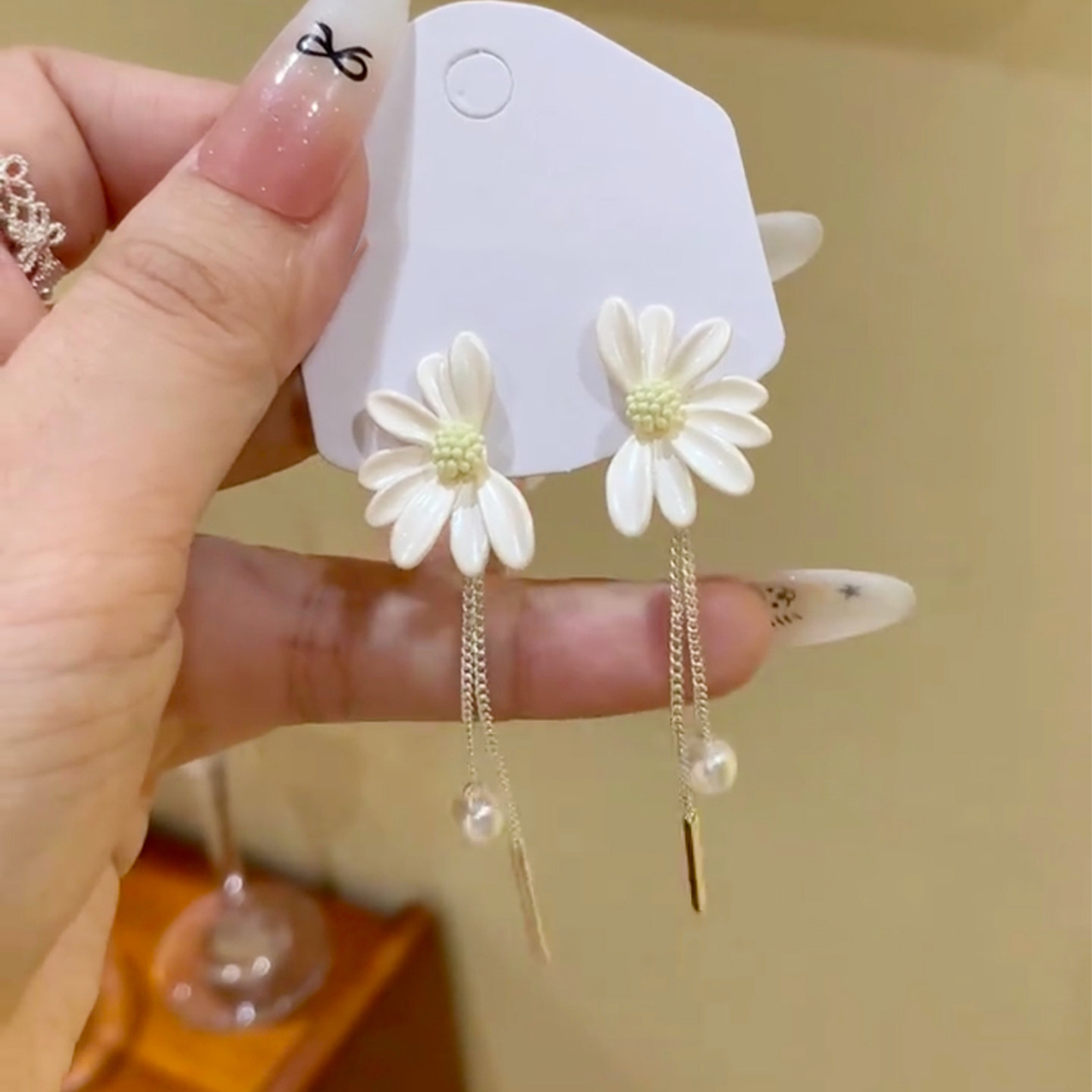 一款两戴小雏菊珍珠长款流苏耳环