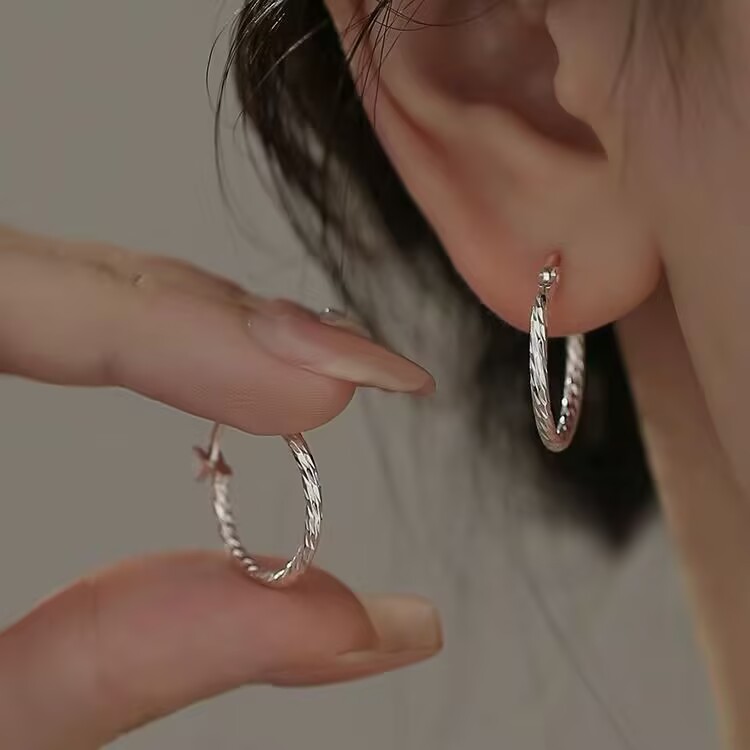 S925纯银耳扣扭纹耳饰