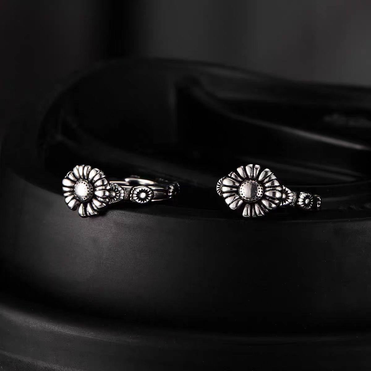 S925纯银复古风小众设计雏菊耳圈男女款时尚太阳花耳扣时尚银耳环,饰品/流行首饰/时尚饰品新,银饰耳饰,淘宝优惠券,粉丝福利购,淘宝优惠卷