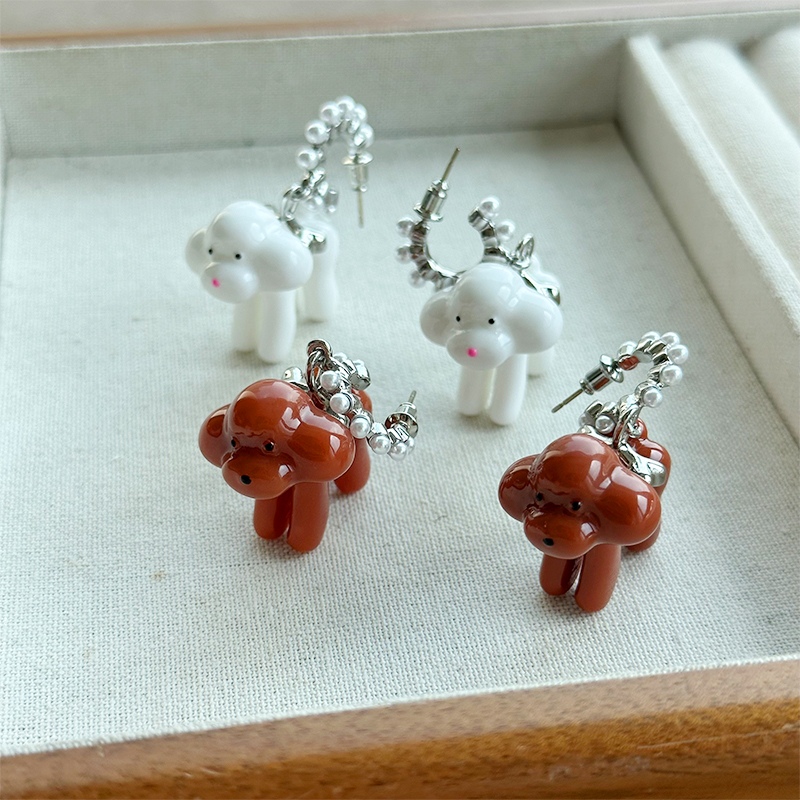 泰迪狗狗珍珠耳环小众设计感白色珐琅少女活力动物可爱耳饰女