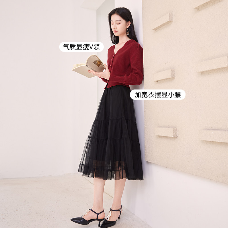 香影气质法式v领酒红色针织衫上衣女洋气本命年短款毛衣开衫外套