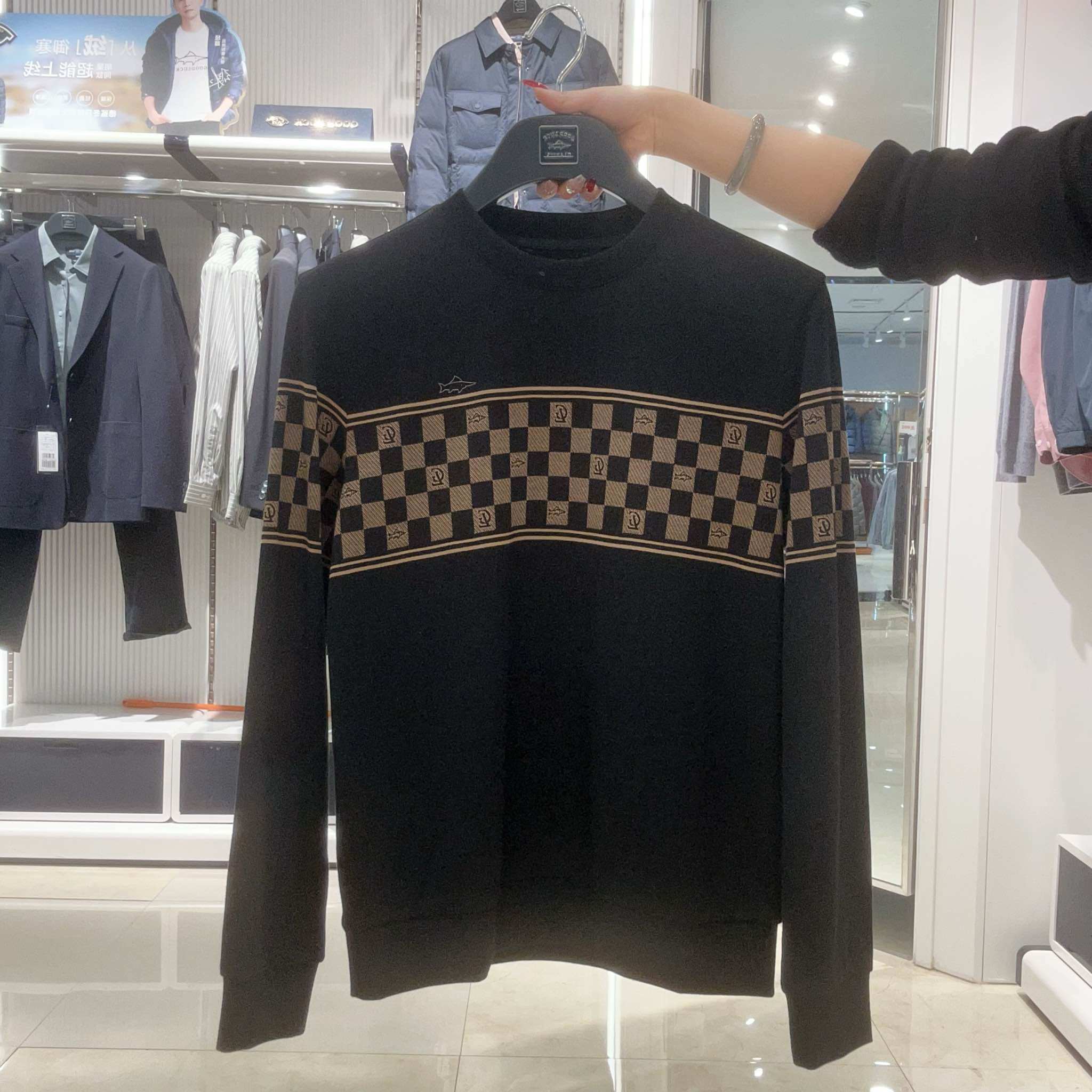 德鲨男士简约时尚卫衣UR41803