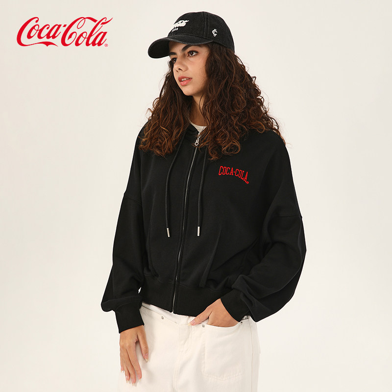 【商场同款】Coca-Cola/可口可乐 字母刺绣短款连帽开衫卫衣外套