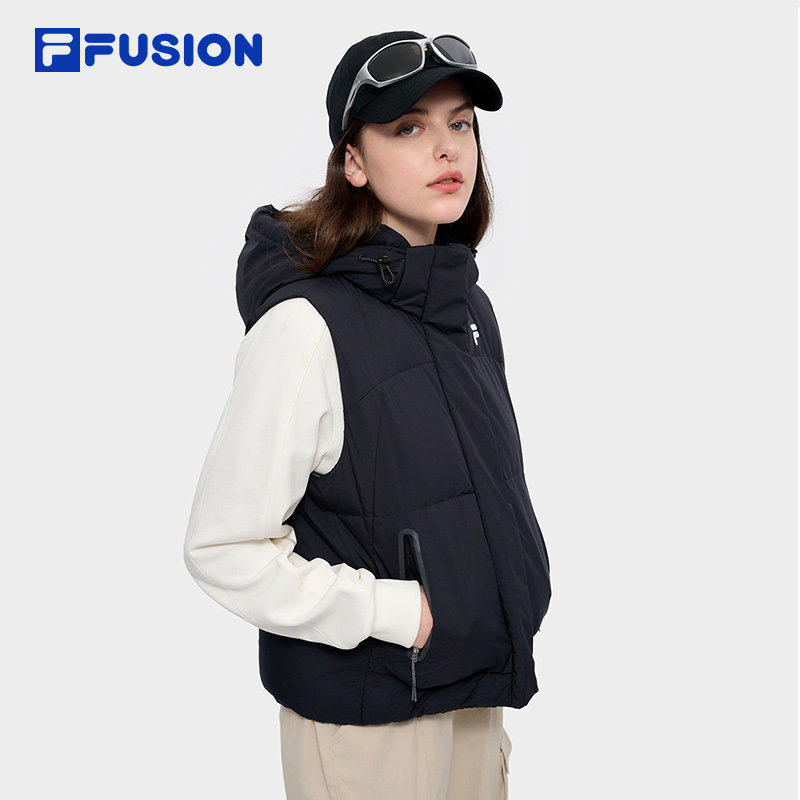 FILA FUSION斐乐潮牌羽绒马甲女2024冬宽松连帽上衣T11W441901A