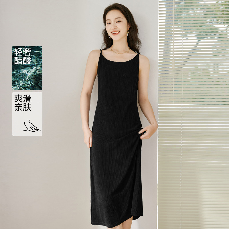 伊芙丽春细压褶极简显瘦经典小黑裙吊带连衣裙1E3992281