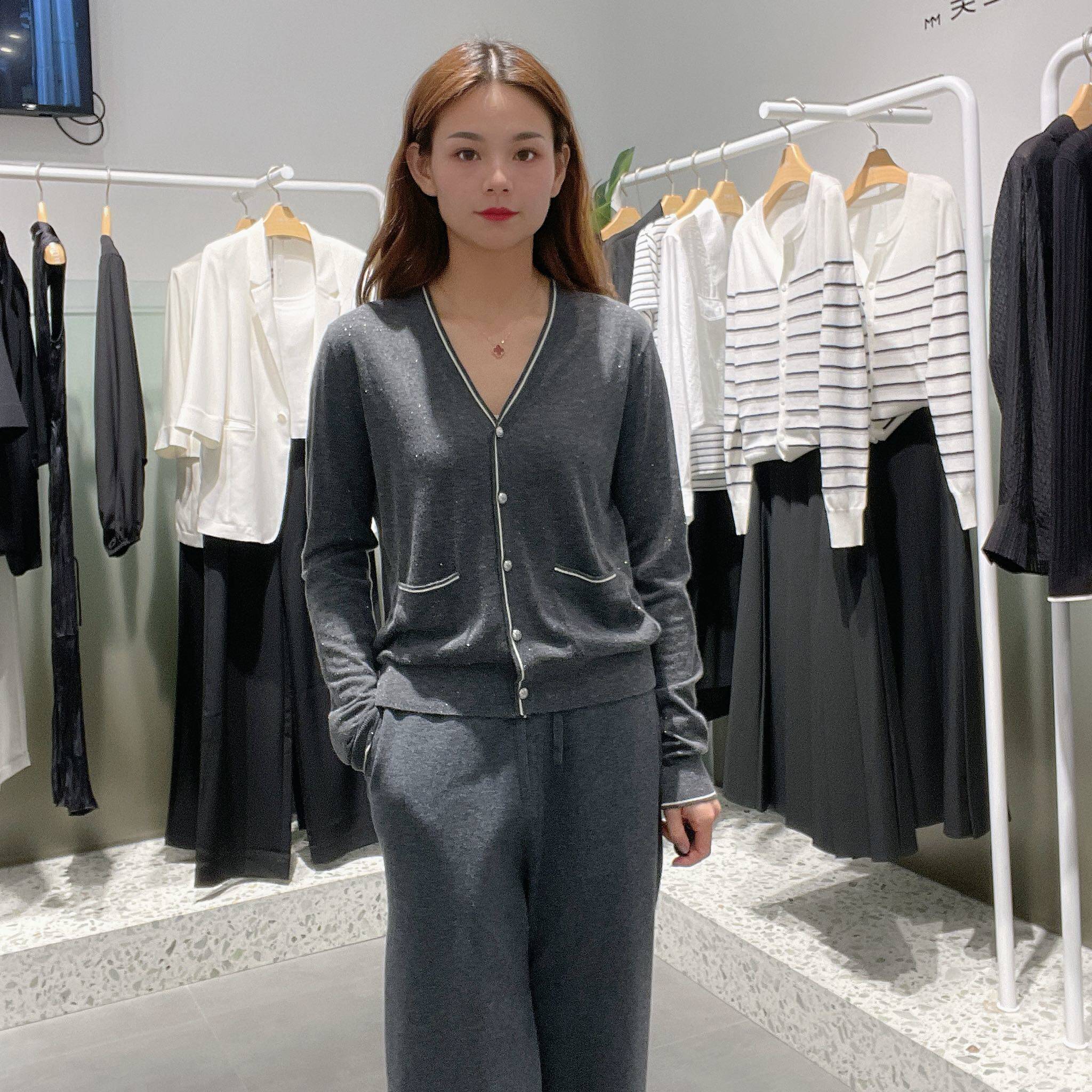 麦檬女士简约时尚针织衫5F8232811图片