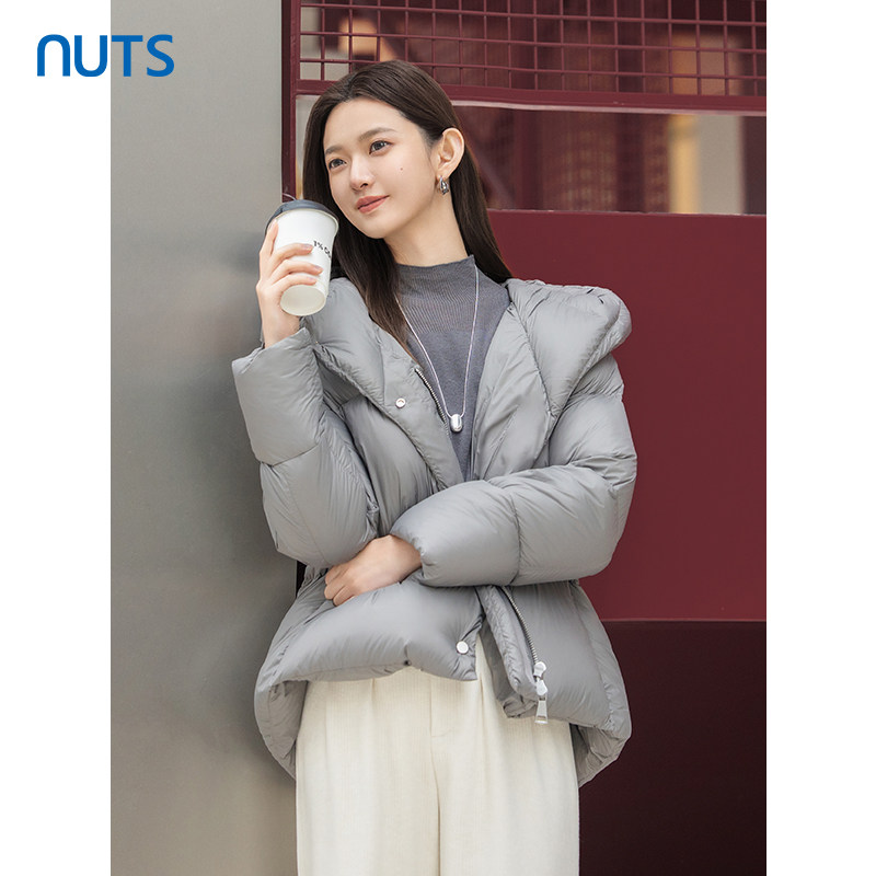 NUTS那时商场同款冬季时尚长袖连帽蓬松短羽绒服女5480906A1
