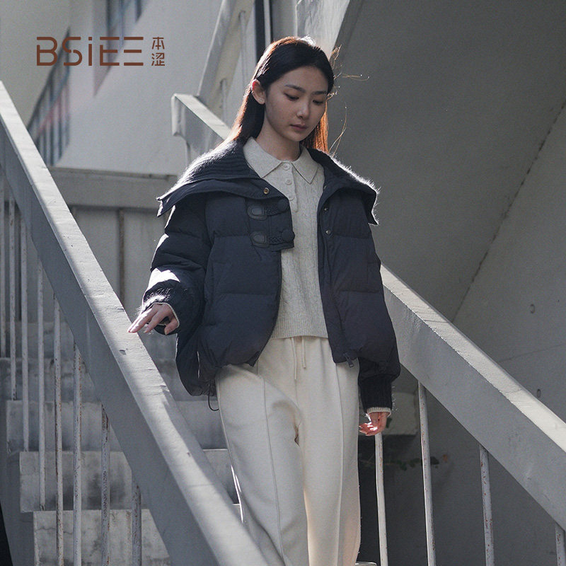 BSiEE本涩翻领拼接羽绒服鸭绒宽松简约外套女